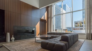Fireplace - Dream Home Luxury Suites (Jersey City)