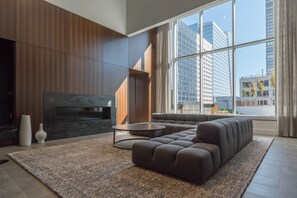 Fireplace - Dream Home Luxury Suites (Jersey City)