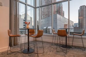Lobby sitting area - Dream Home Luxury Suites (Jersey City)