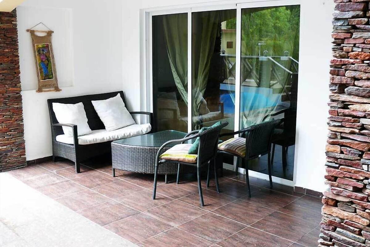 Comfort appartement, 3 slaapkamers, uitzicht op zwembad | Terras