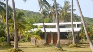 Property grounds - Salt Whistle Bay Retreat (Mayreau Island)