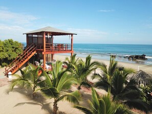 Playa privada, camas de playa gratis, sillas reclinables de playa