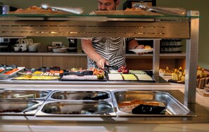 Se sirven desayunos, almuerzos y cenas