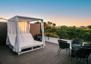 Minibar, coffres-forts dans les chambres, décoration personnalisée