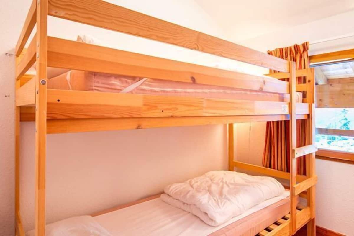 Cunas gratuitas y muebles diferentes 