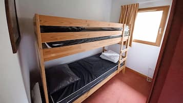 Studio (2/4 persons) | Individually furnished, free cots/infant beds