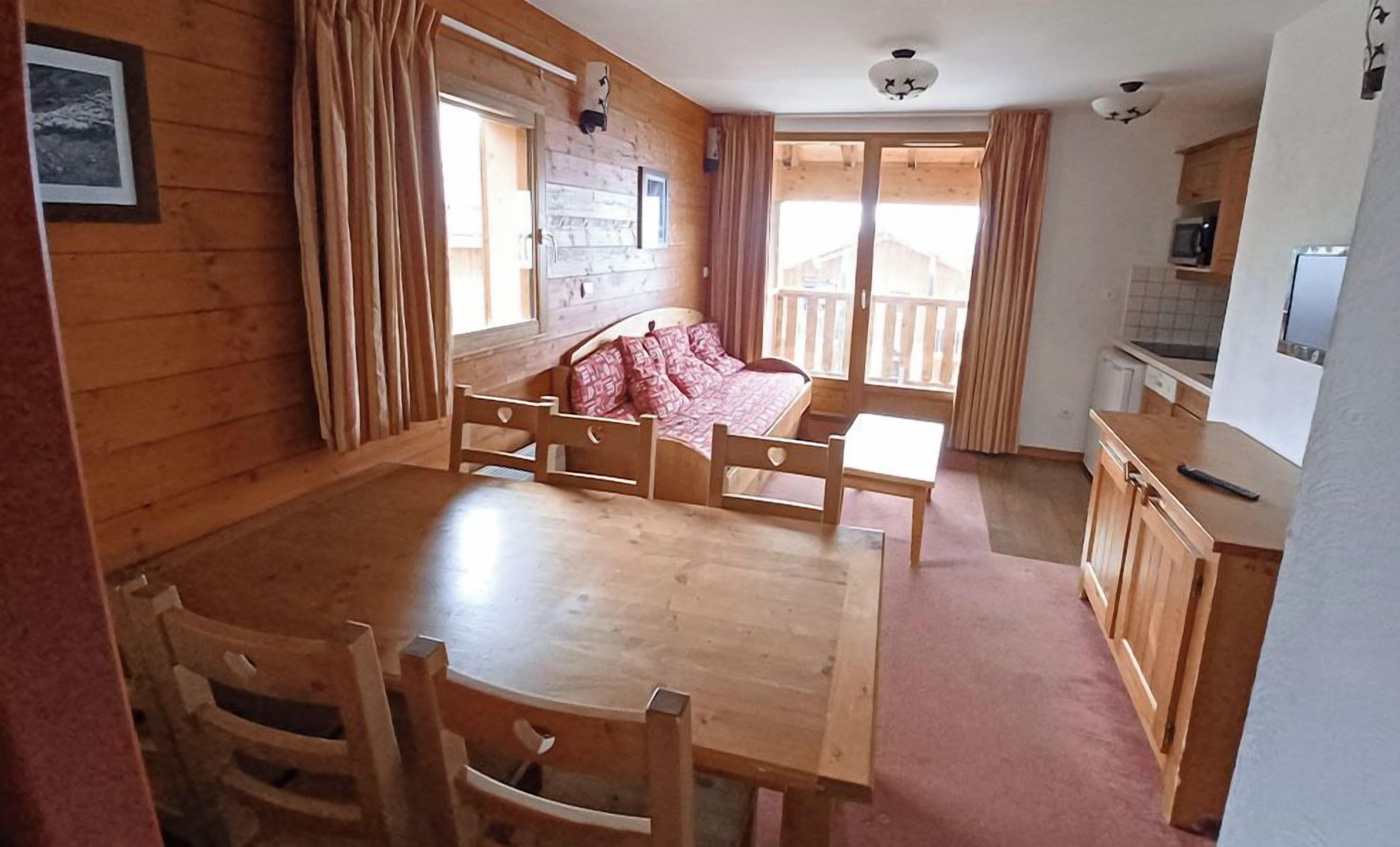 Appartement 2 pièces avec coin nuit 6 personnes | Zona de estar | Una televisión de pantalla plana