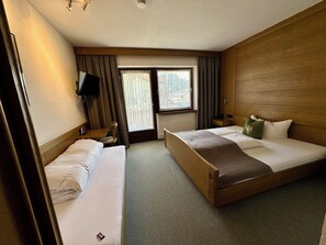 Room - Hotel Zirbenhof (Sankt Leonhard im Pitztal)