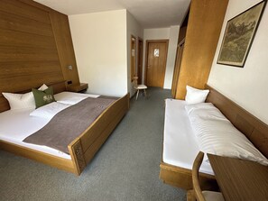 Room - Hotel Zirbenhof (Sankt Leonhard im Pitztal)