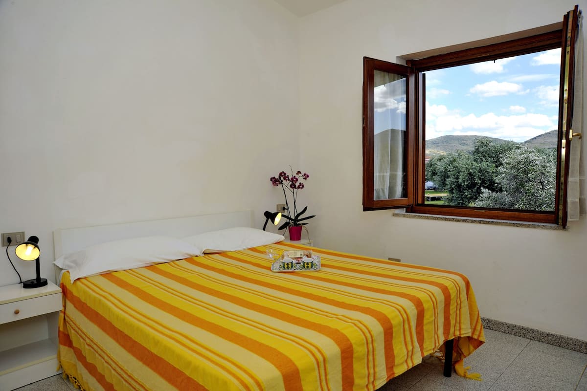 Desk, cribs (surcharge), individually furnished, bed sheets