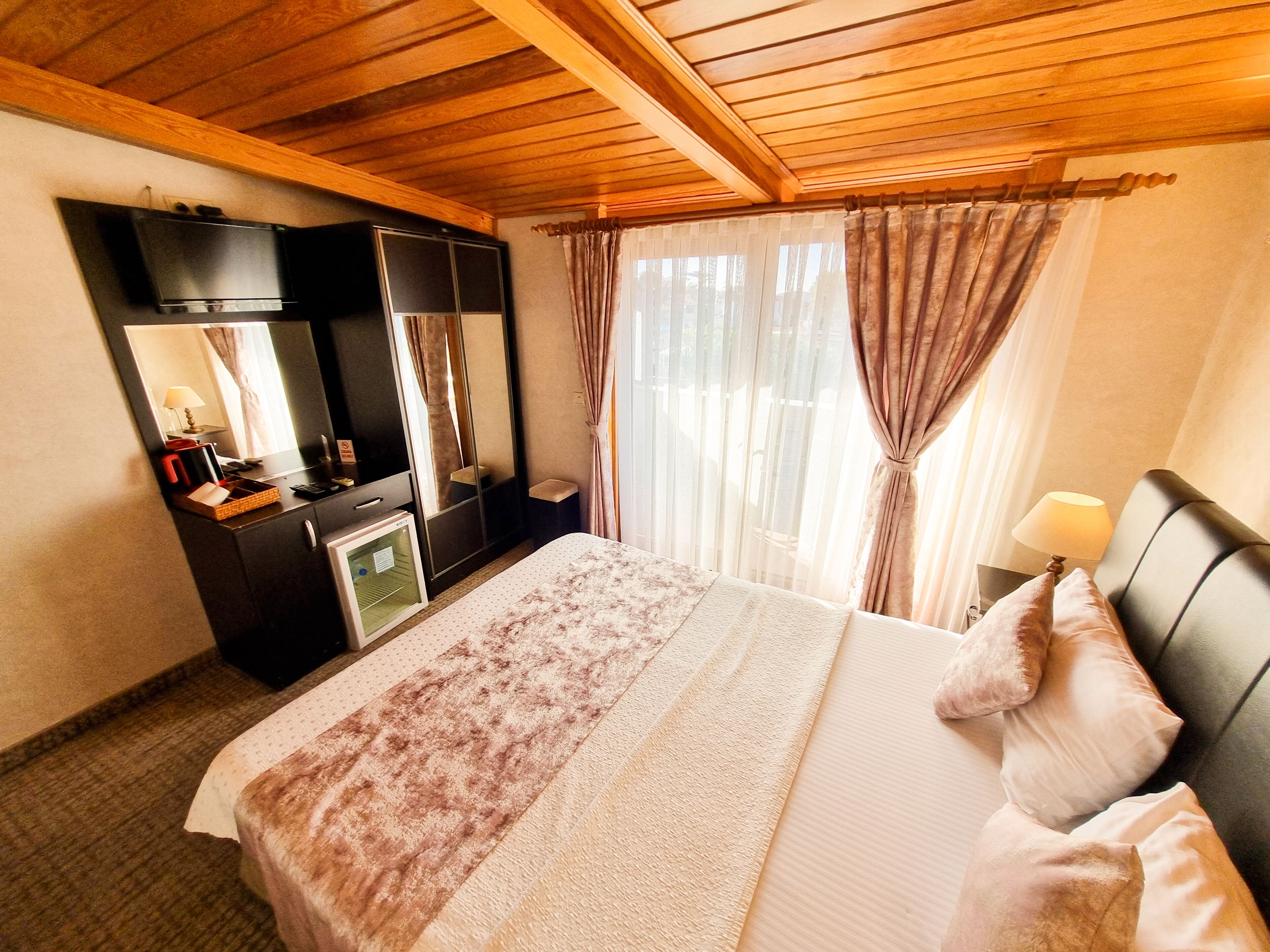 double room, terrace, sea view | minibar, soundproofing, iron/ironing board, free wifi