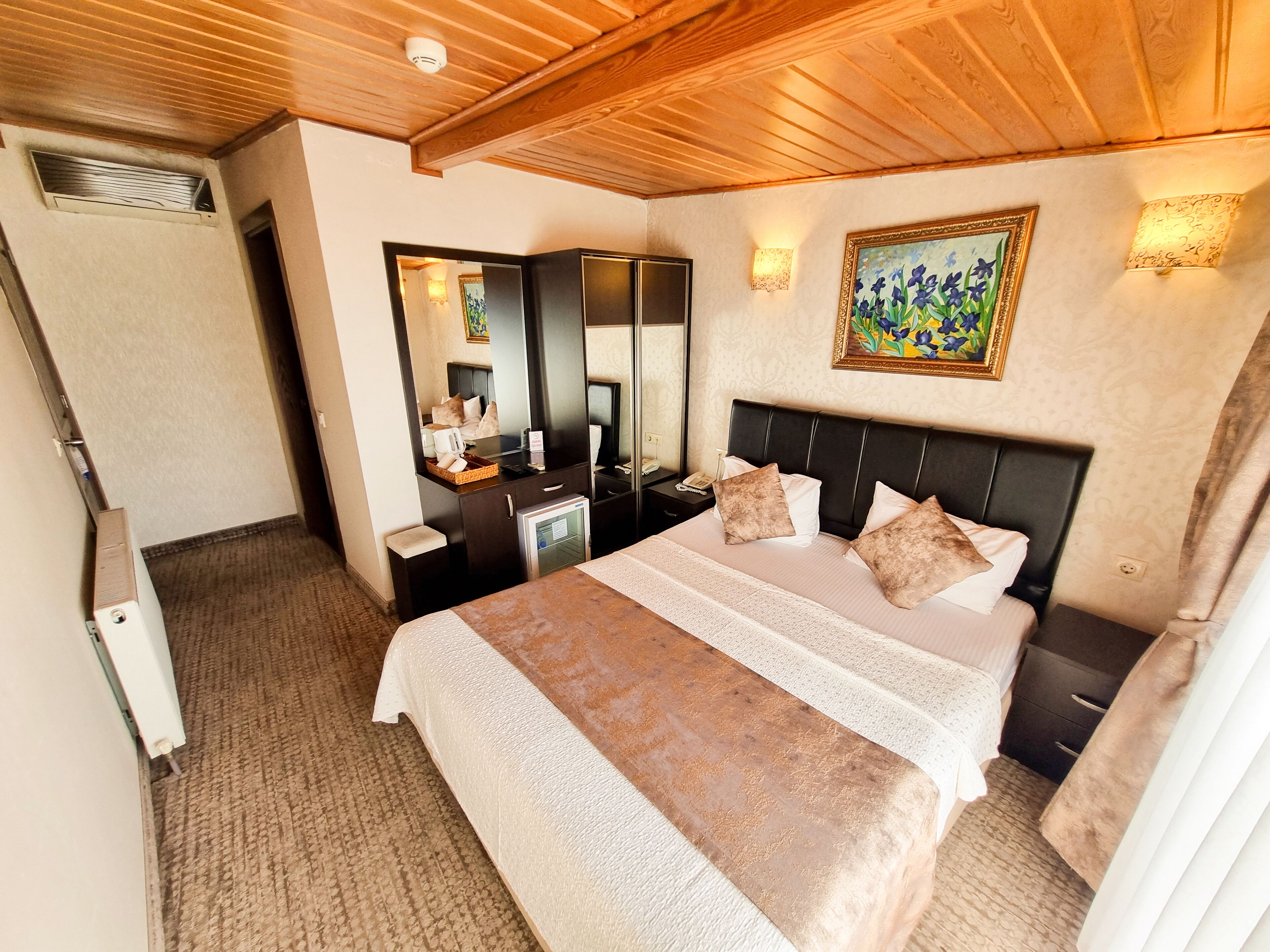 double room, terrace, sea view | minibar, soundproofing, iron/ironing board, free wifi