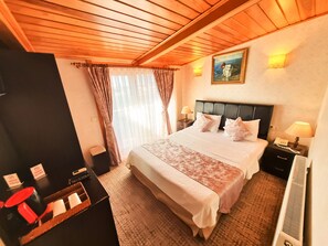 Minibar, chambres insonorisées, fer et planche à repasser, Wi-Fi gratuit