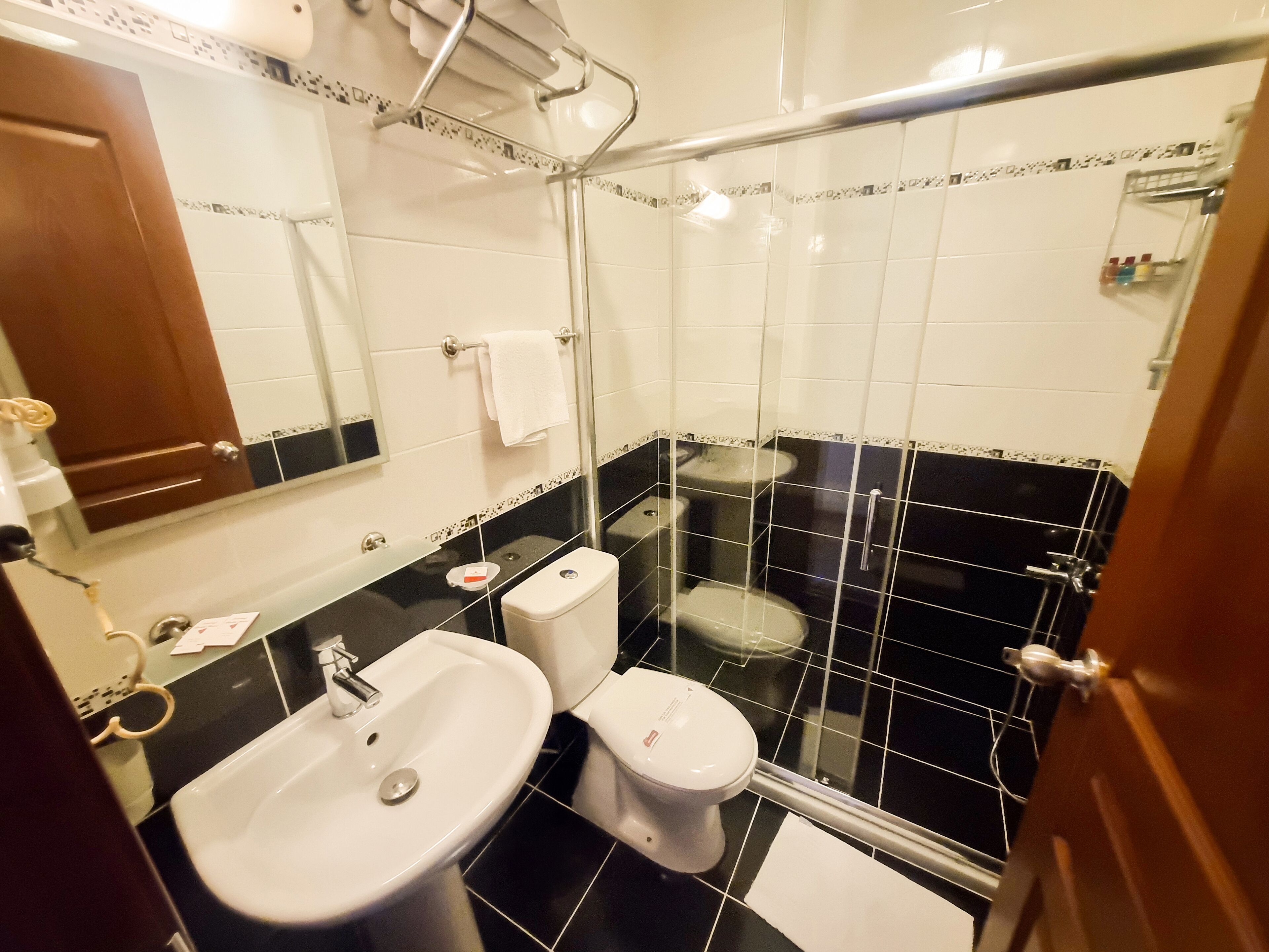 standard double room | bathroom | shower, free toiletries, hair dryer, slippers