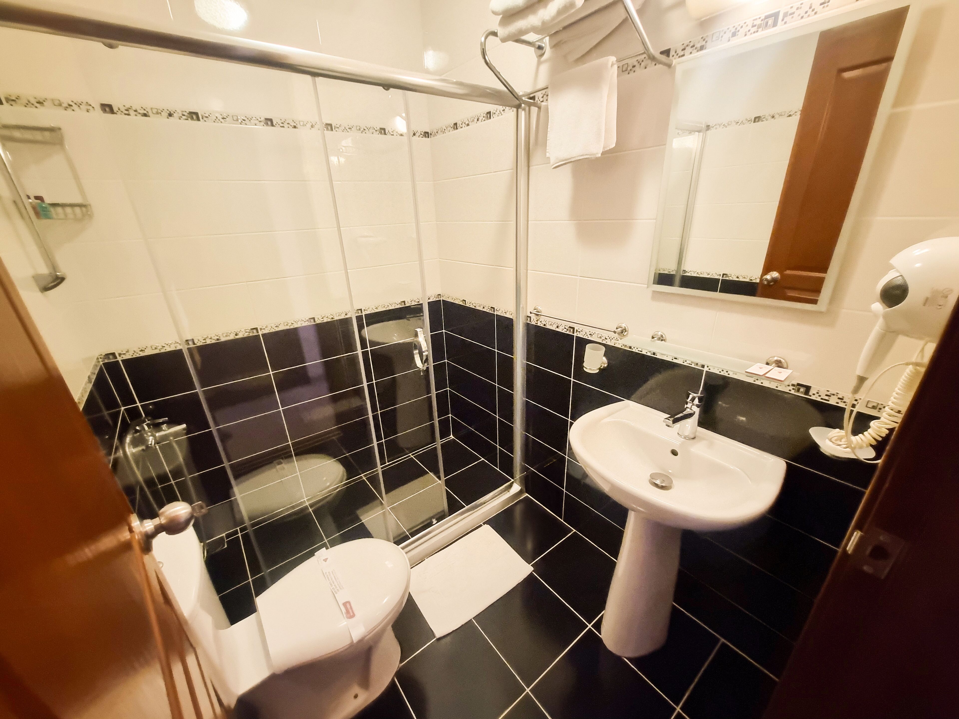 standard double room | bathroom | shower, free toiletries, hair dryer, slippers