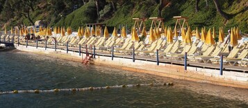 Private beach nearby, free beach shuttle, free beach cabanas