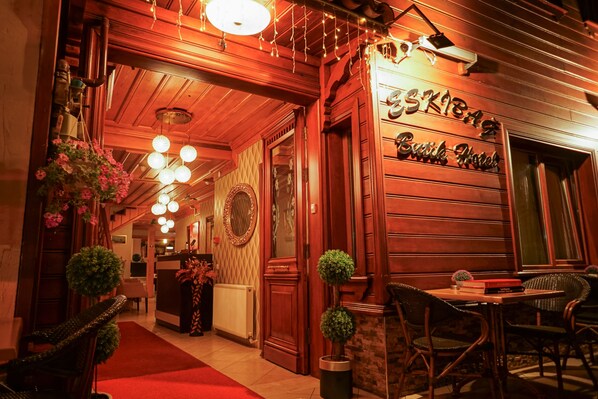 A wooden building with a sign reading "Berk Hotel." - Eskibağ Butik Hotel (Adalar)