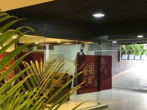 Property entrance - Hotel Royal Inn (Bengaluru)