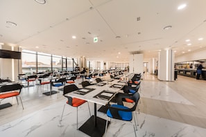 Daily continental breakfast (KRW 37000 per person)