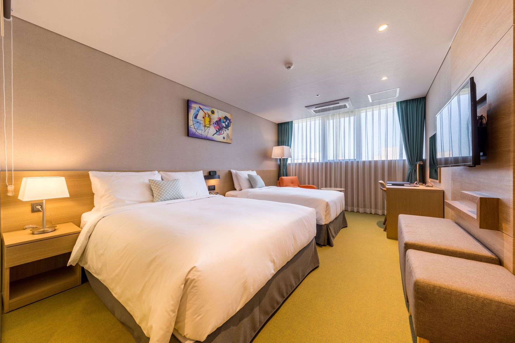 Premium bedding, in-room safe, desk, blackout curtains