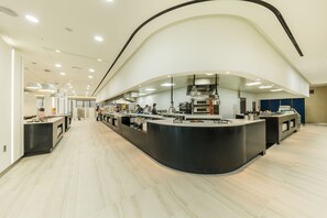 아침 식사, 점심 식사 및 저녁 식사 제공