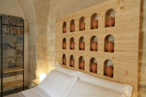 Hochwertige Bettwaren, Schreibtisch, kostenloses WLAN