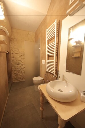 Superior Double Room | Bathroom | Shower, free toiletries, hair dryer, bidet - Kabala b&b (Lecce)