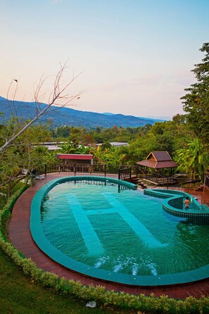 Outdoor pool - CAPITAL O991 Honey Hills Villa (Mae Rim)