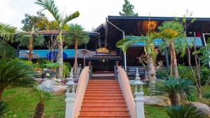 Mặt tiền nơi lưu trú