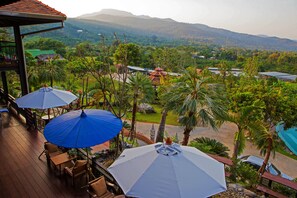 Lobby sitting area - CAPITAL O991 Honey Hills Villa (Mae Rim)