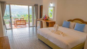 Honeymoon Suite | 1 bedroom, in-room safe, desk, free WiFi