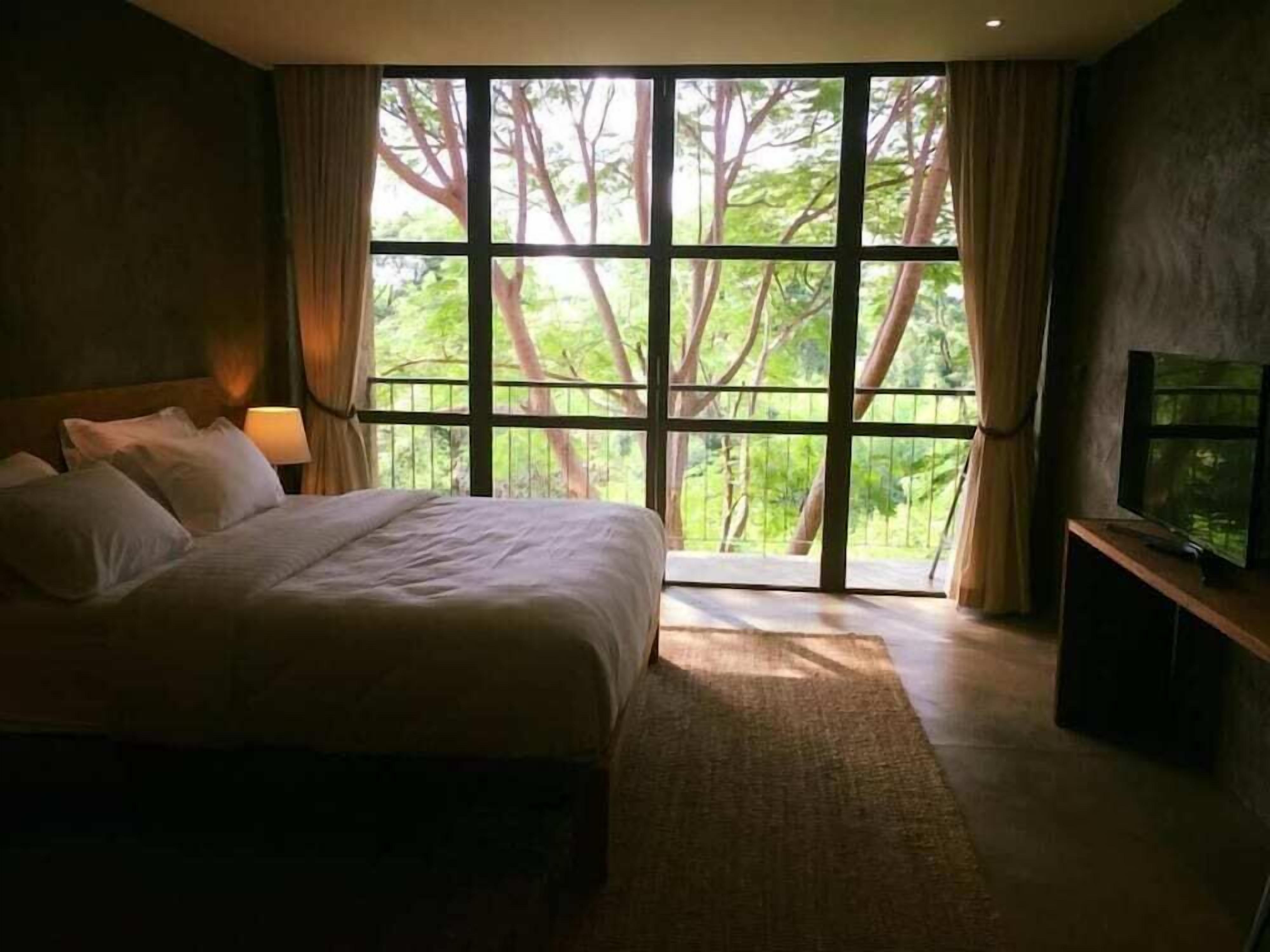 superior double room | minibar, desk, blackout curtains, rollaway beds