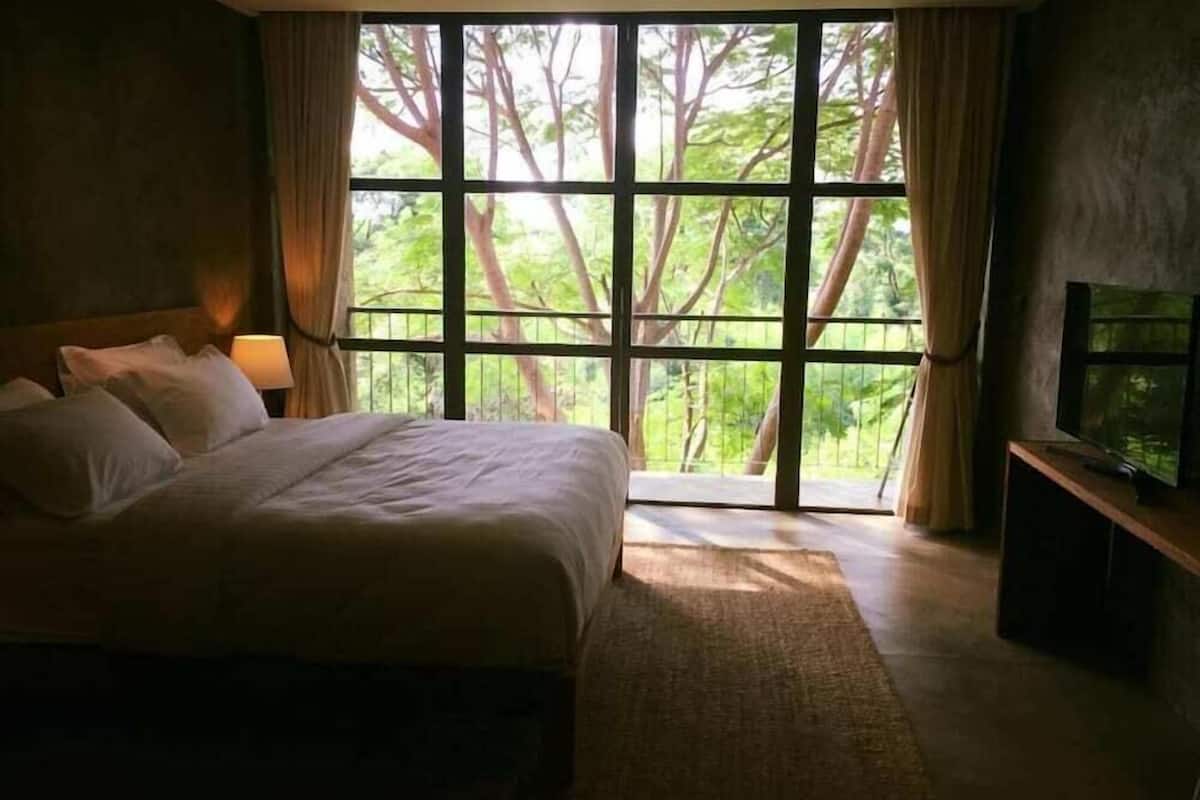 superior double room | minibar, desk, blackout curtains, rollaway beds