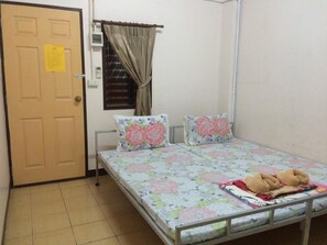 Standard Double Room | Free WiFi - Wan Sa Bai Mansion (Kanchanaburi)