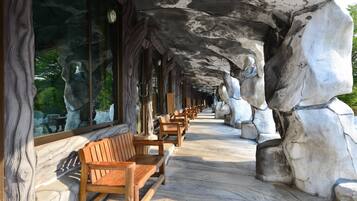 Cave Room | Terras