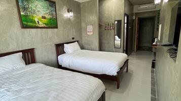 Economy tvåbäddsrum | Mörkläggningsgardiner, gratis wi-fi och sängkläder