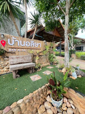 Front of property - Baan Alisa Bed and Breakfast (Sai Yok)