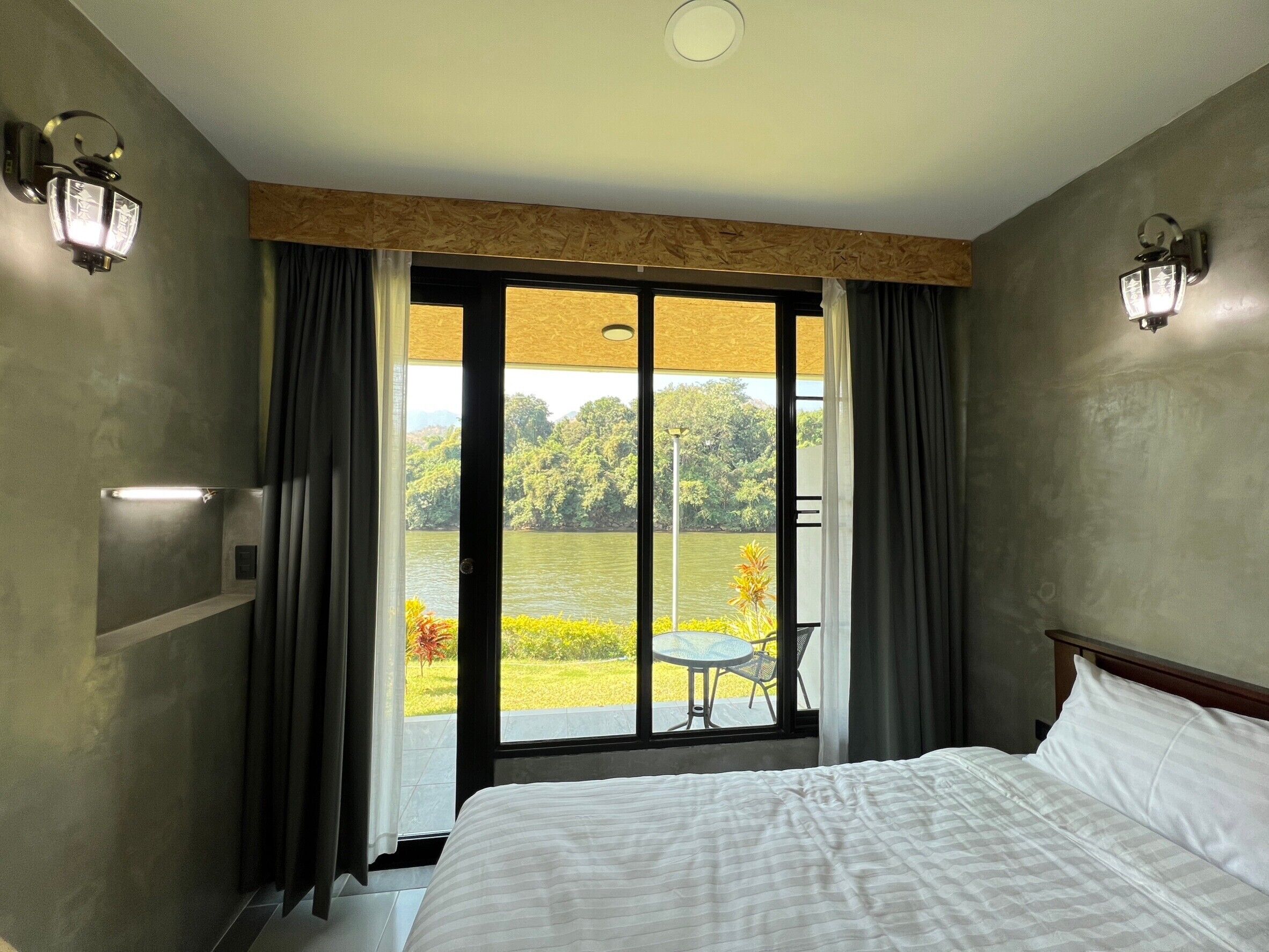 经济双床房 | 起居区 | 平板电视