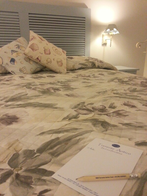Premium bedding, minibar, in-room safe, desk - B&B Torrente Antico (Trani)