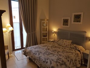 Premium bedding, minibar, in-room safe, desk - B&B Torrente Antico (Trani)