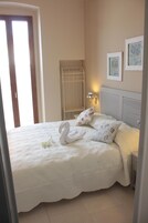 Ropa de cama de alta calidad y minibar 