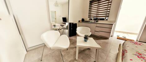 Soundproofing, free WiFi, bed sheets