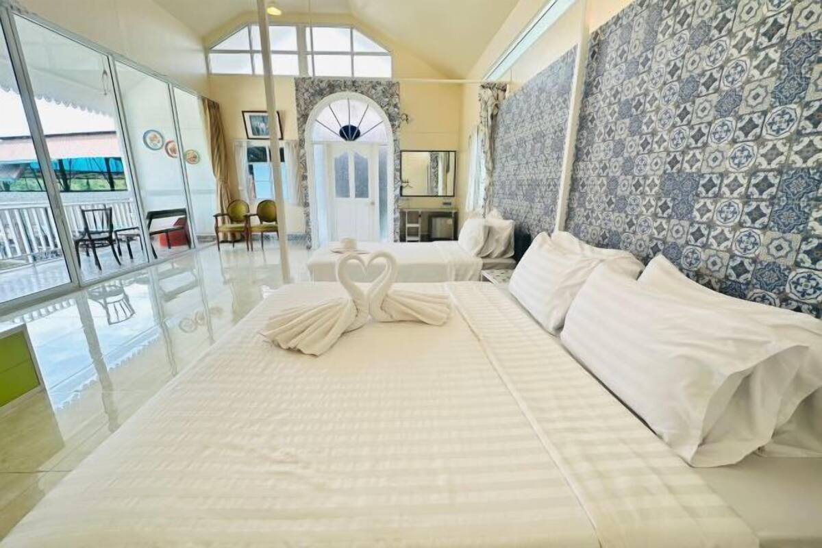 1 bedroom, desk, blackout drapes