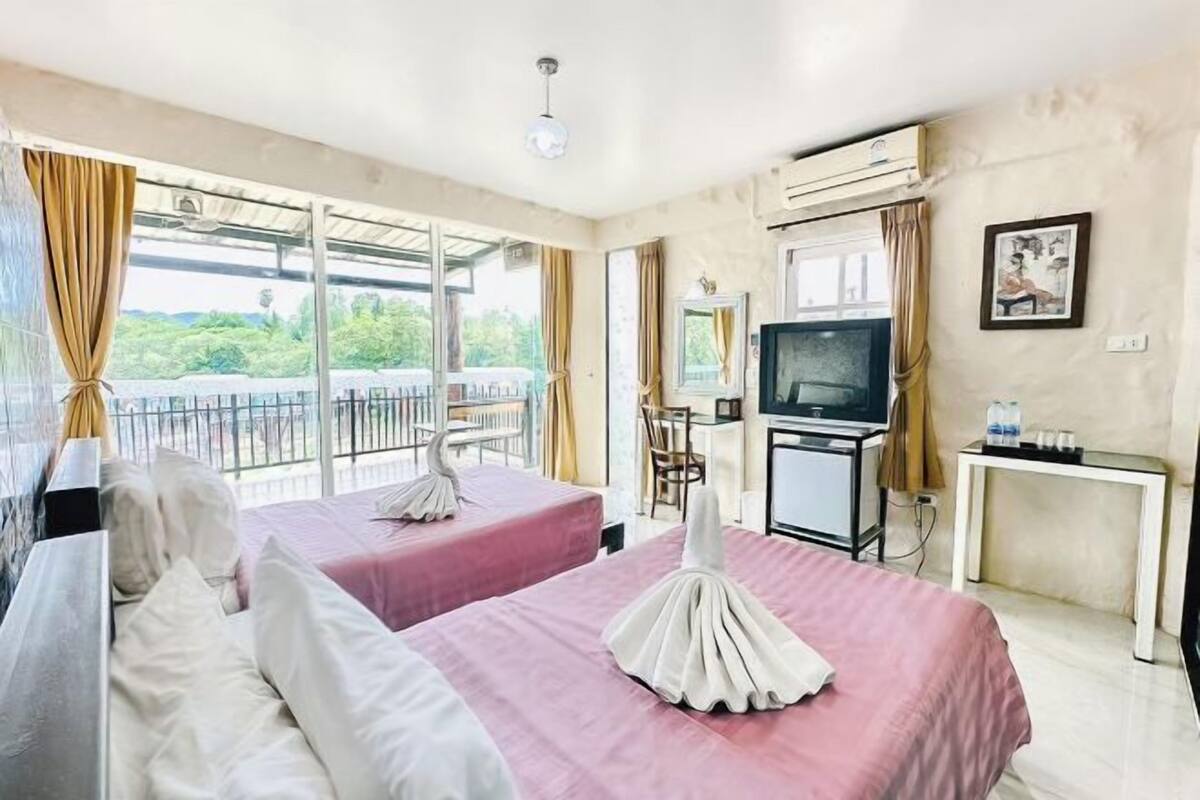 1 bedroom, desk, blackout drapes