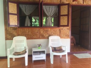 Standard Double Room with Shared Bathroom | Porch - Yayei Homestay (Sai Yok)