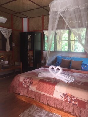 Standard Double Room with Shared Bathroom | Rollaway beds, free WiFi - Yayei Homestay (Sai Yok)