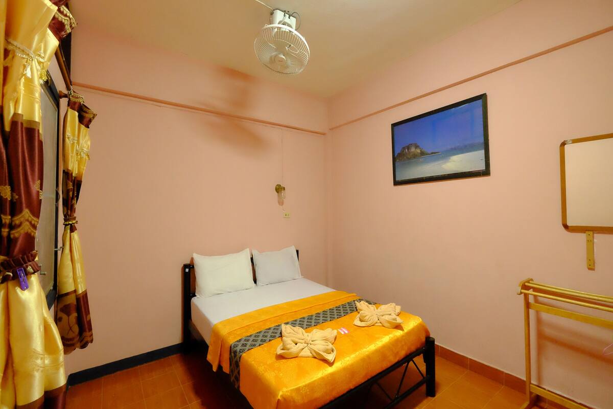 Rollaway beds, free WiFi