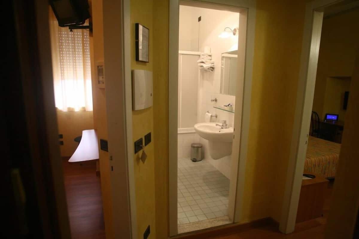 family room, connecting rooms | bathroom | rainfall showerhead, free toiletries, hair dryer, bidet