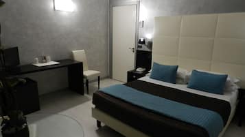 Deluxe Double Room | In-room safe, desk, blackout drapes, soundproofing