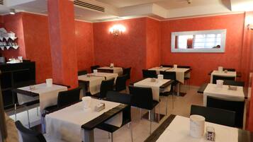 Az árban foglalt svédasztalos reggeli mindennap